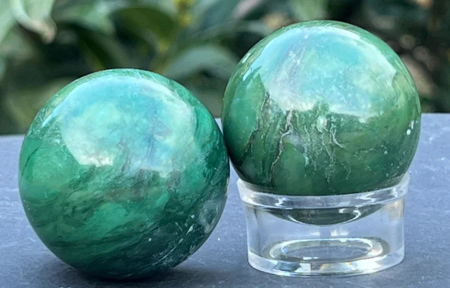 Sferă de jad verde natural, cristal semiprețios lustruit, ideal pentru colecționari și decor