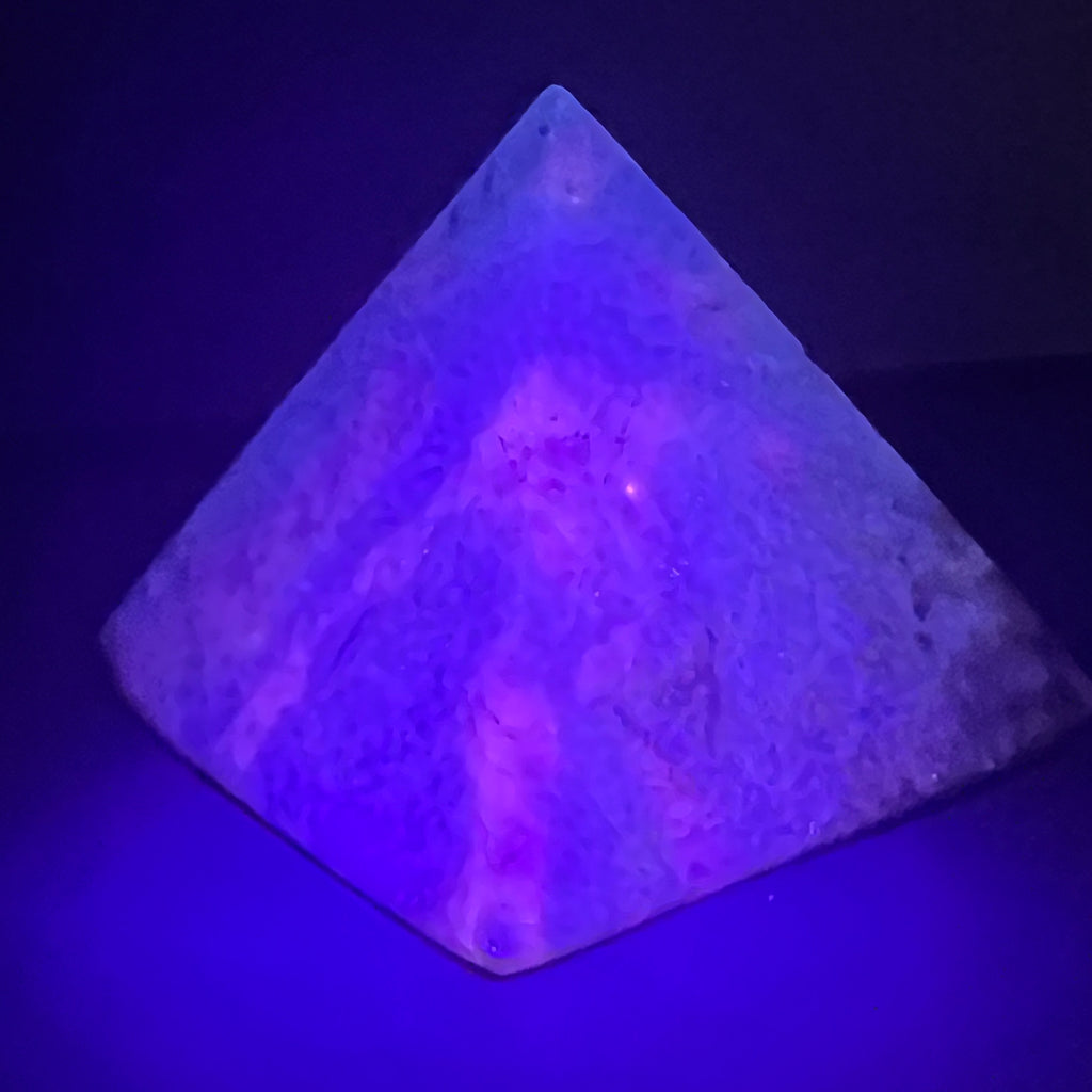 Piramida hackmanit Uv reactive  m2, pietre semipretioase - druzy.ro 7 