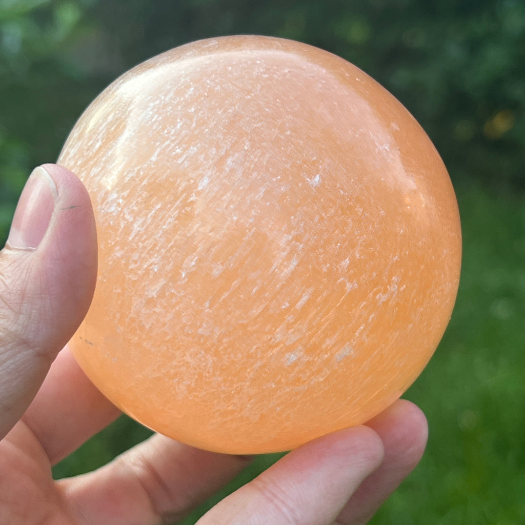 Sfera selenit portocaliu 7 cm, pietre semipretioase - druzy.ro 10 