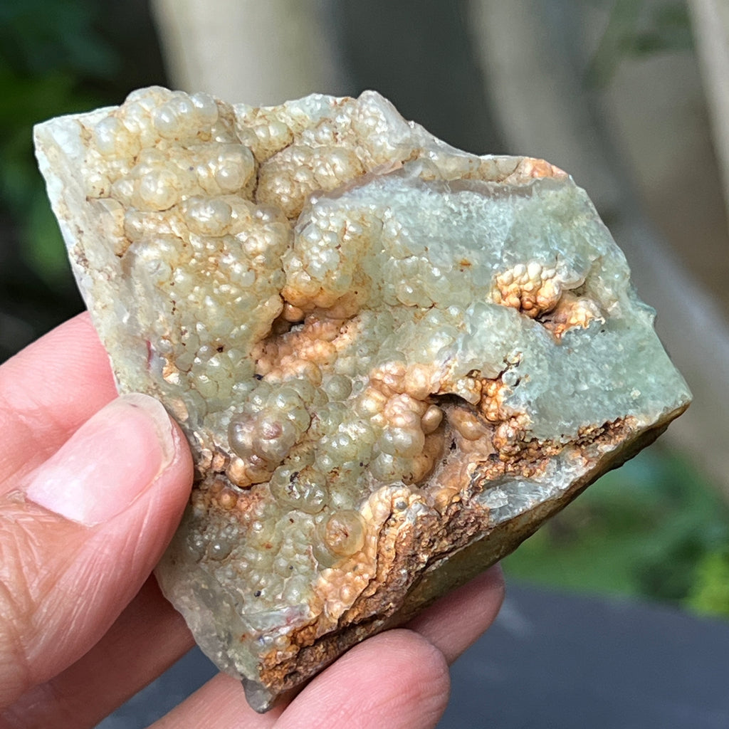 Piatra bruta polista pe o fata de calcedonie cu crom albastru-verzuie din Zimbabwe | Model 1, pietre semipretioase - druzy.ro 2 