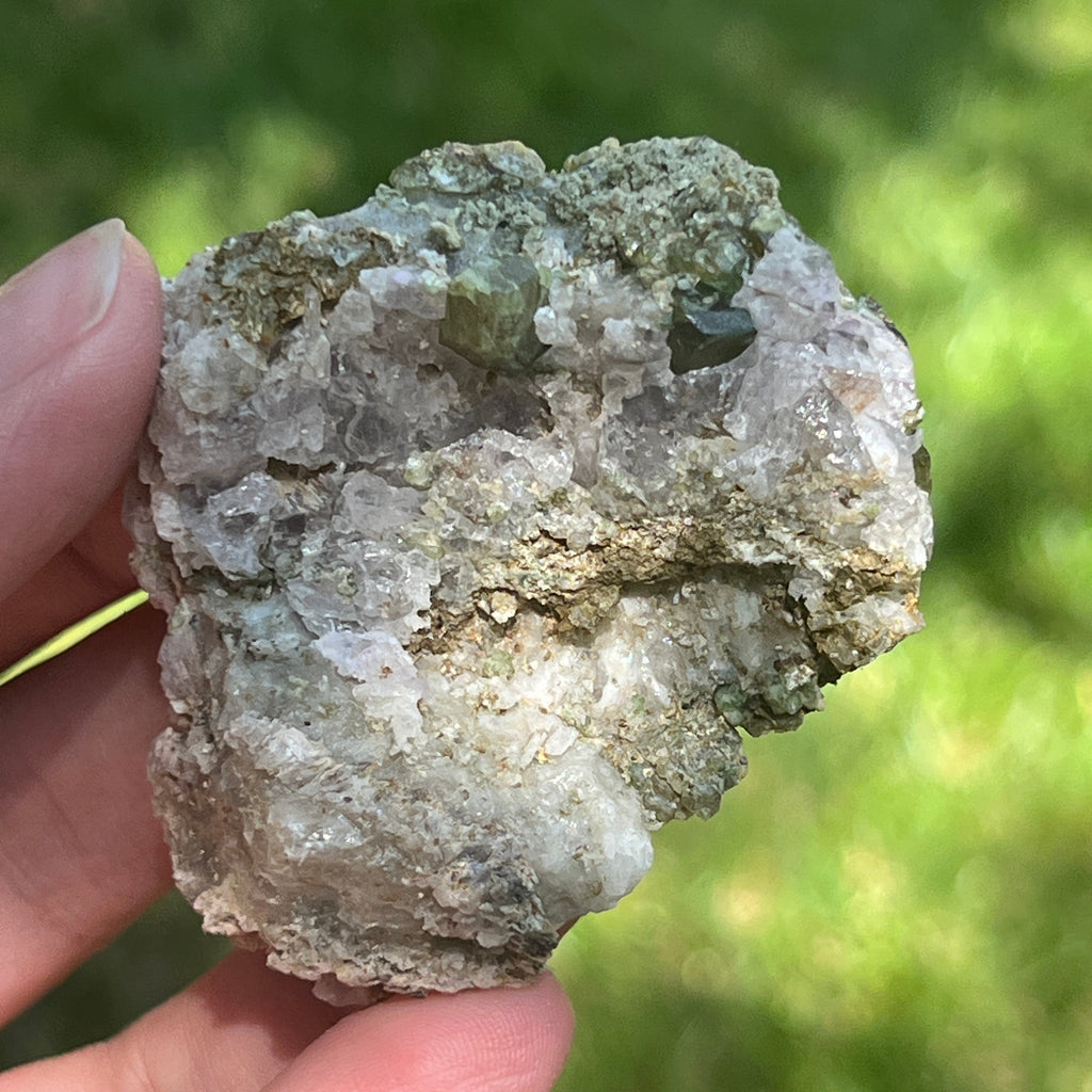 Cluster granat verde Demantoid pe matrice – specimen brut din Erongo, Namibia | Model 4, pietre semipretioase - druzy.ro 5 