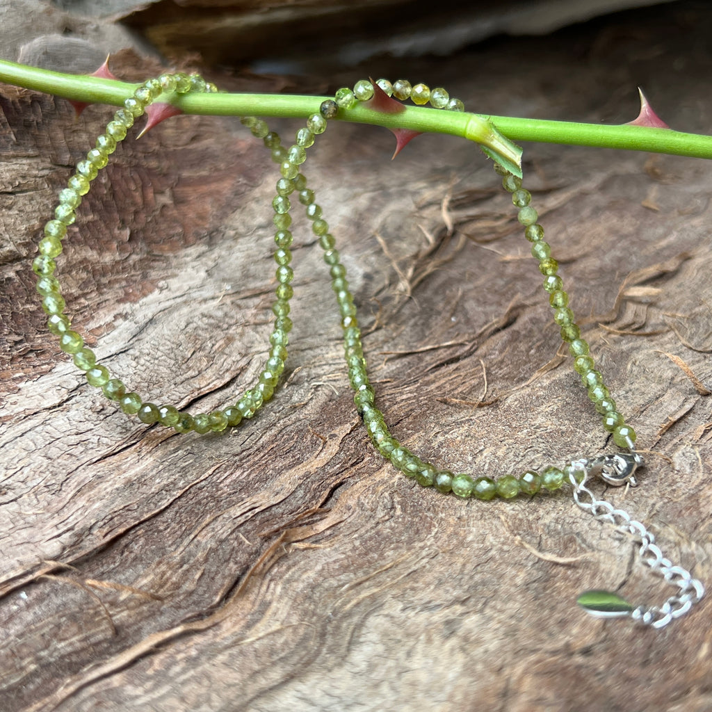 Colier peridot Elara #47, pietre semipretioase - druzy.ro 1 