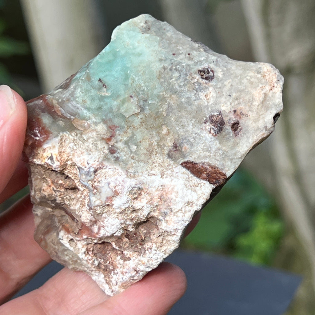 Piatra bruta polista pe o fata de calcedonie cu crom albastru-verzuie din Zimbabwe | Model 4, pietre semipretioase - druzy.ro 2 