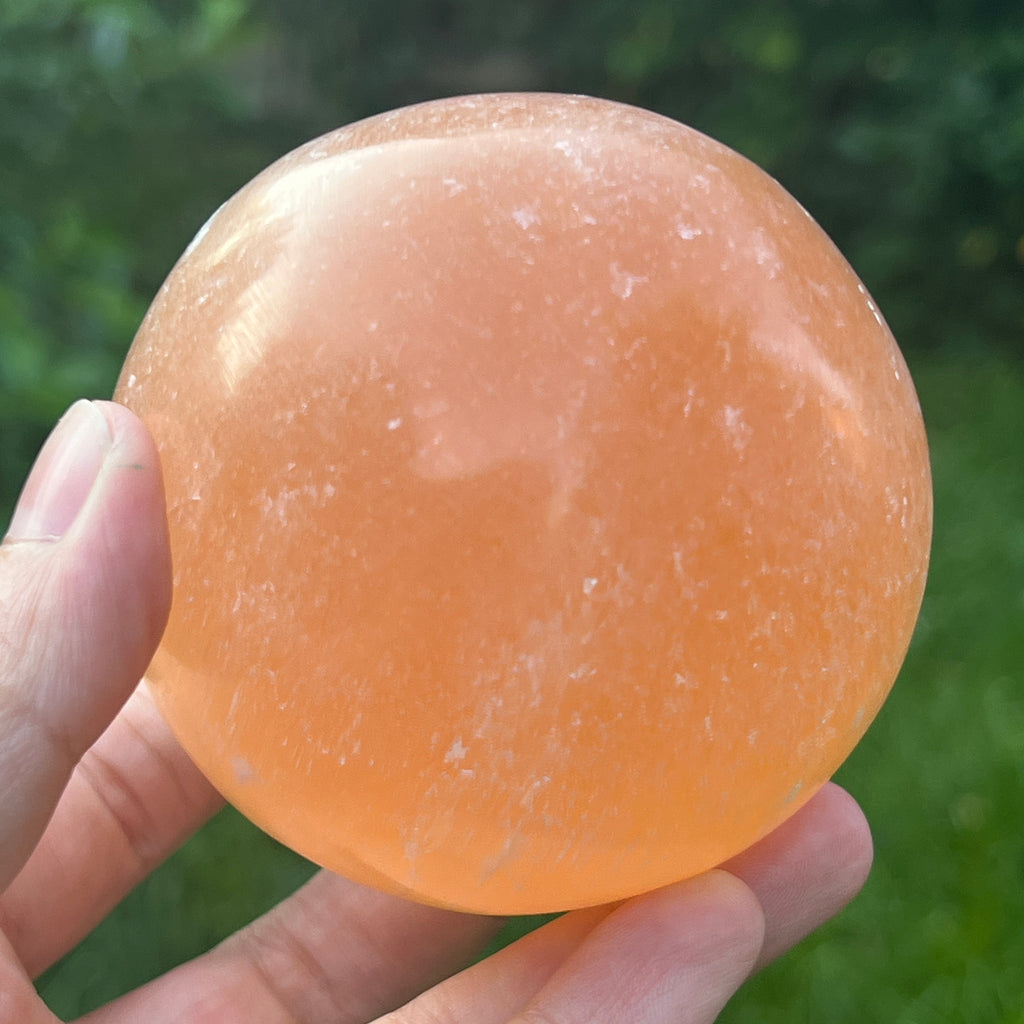 Sfera selenit portocaliu 7 cm, pietre semipretioase - druzy.ro 14 