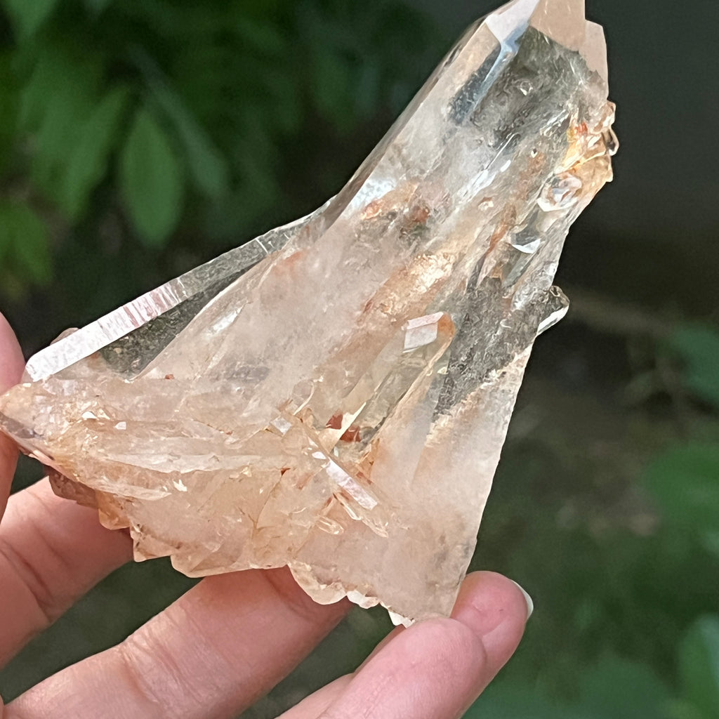 Cristal de cuarț cu incluziuni de goethit brun-portocaliu | Model 8, pietre semipretioase - druzy.ro 8 