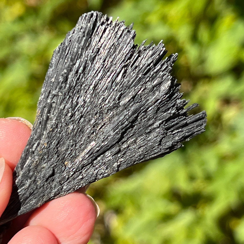 Kianit negru (Cianit) piatra bruta, druzy.ro, cristale 5