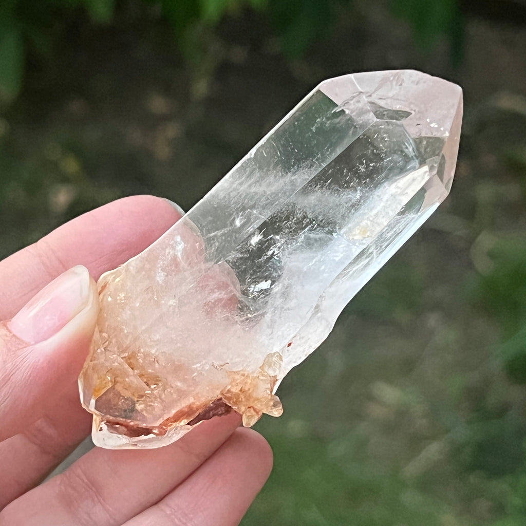Cristal de cuarț cu incluziuni de goethit brun-portocaliu | Model 5, pietre semipretioase - druzy.ro 5 