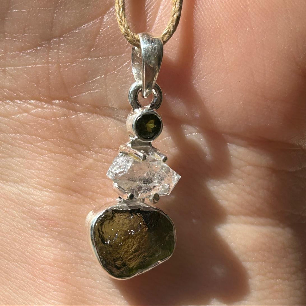 Pandantiv moldavit din argint | Model 3, pietre semipretioase - druzy.ro 1 
