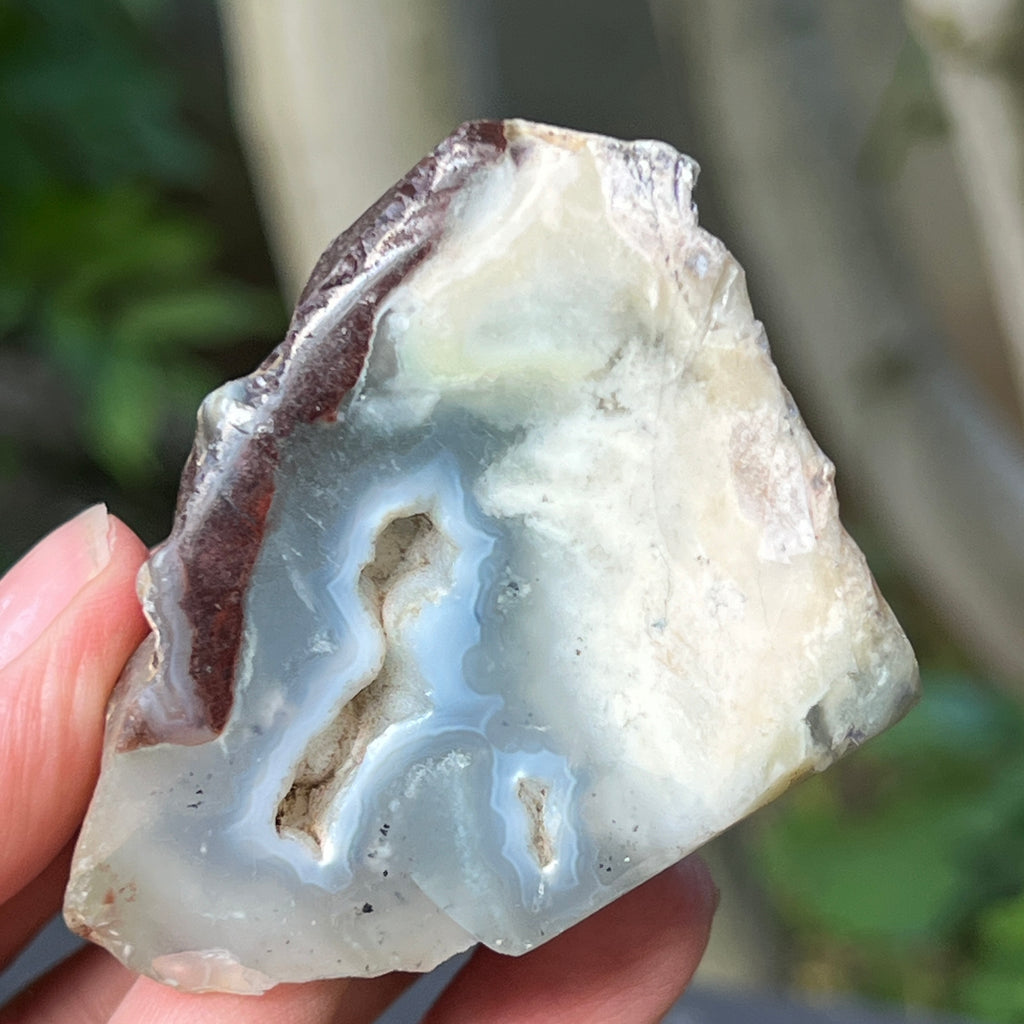 Piatra bruta polista pe o fata de calcedonie cu crom albastru-verzuie din Zimbabwe | Model 7, pietre semipretioase - druzy.ro 4 
