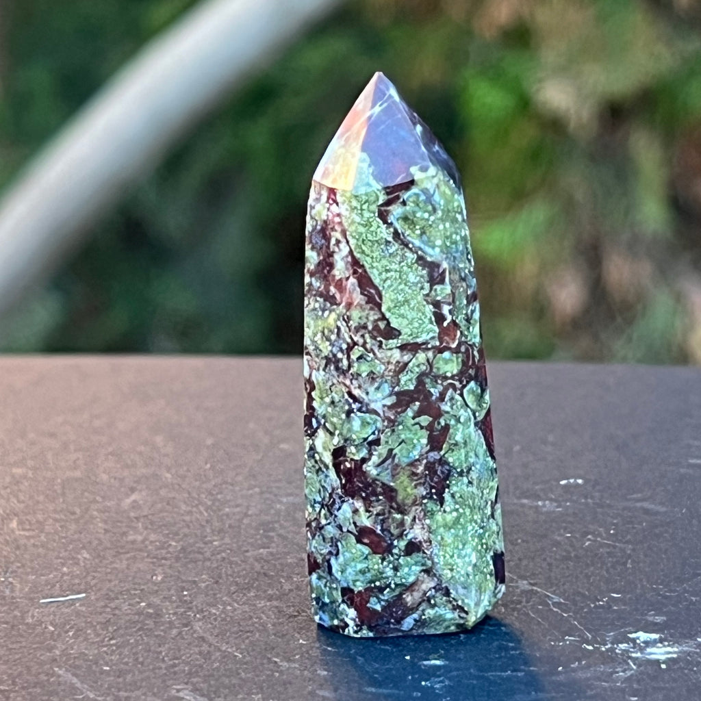 Obelisc mini piatra sangele dragonului (epidot&piedmontit) m3, druzy.ro, cristale 2