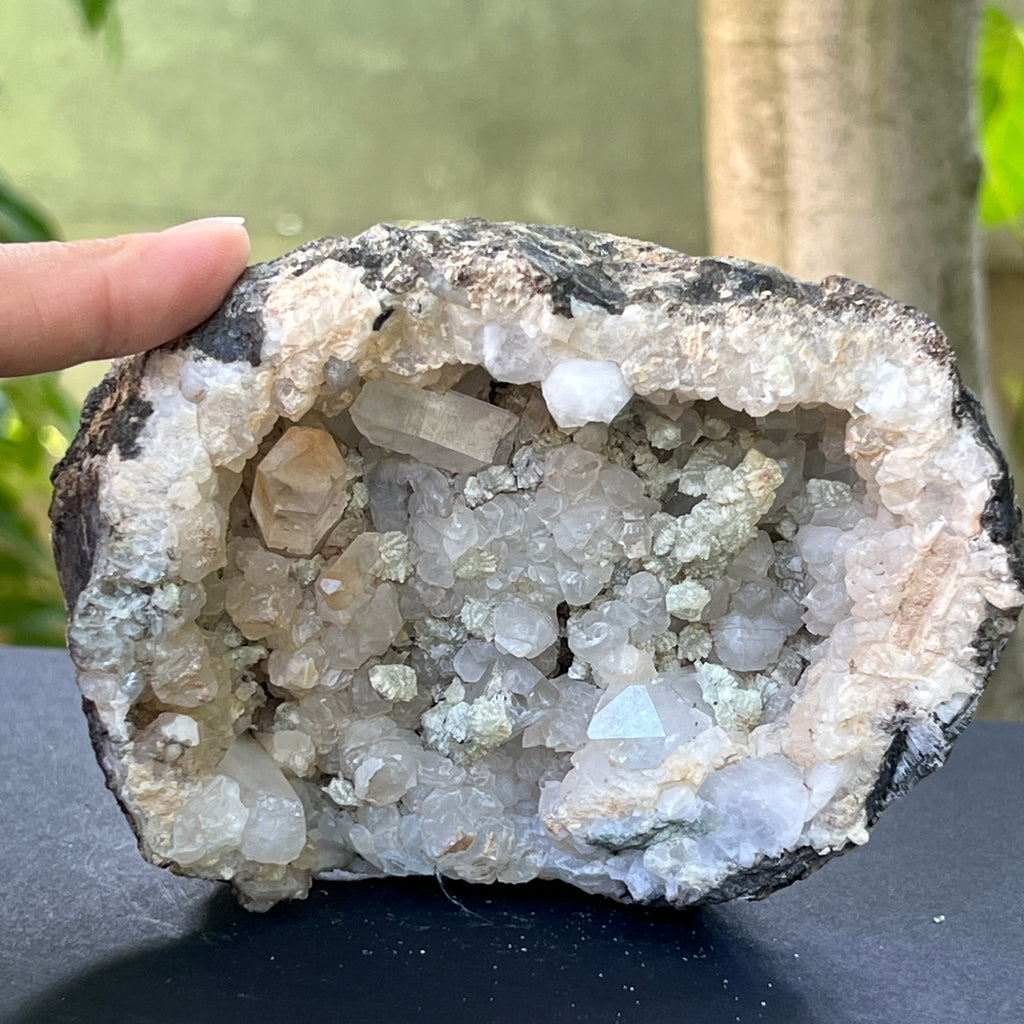 Cluster Prehnit in cuart model 13, pietre semipretioase - druzy.ro 3 