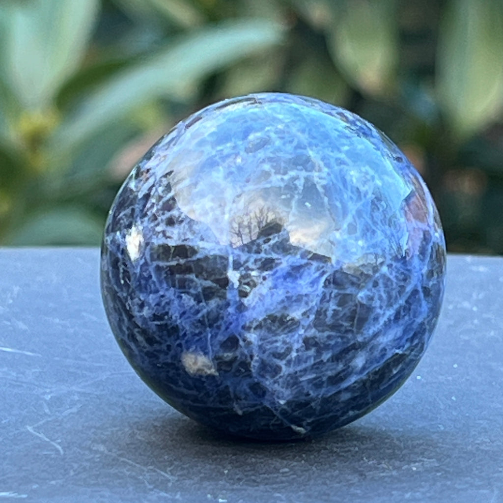 Sodalit sfera model 3, pietre semipretioase - druzy.ro 3 