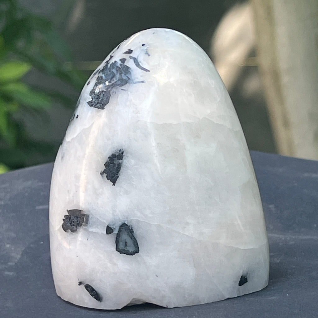 Sculptura turmalină neagră cu piatra lunii forma libera | Model 1, pietre semipretioase - druzy.ro 5 