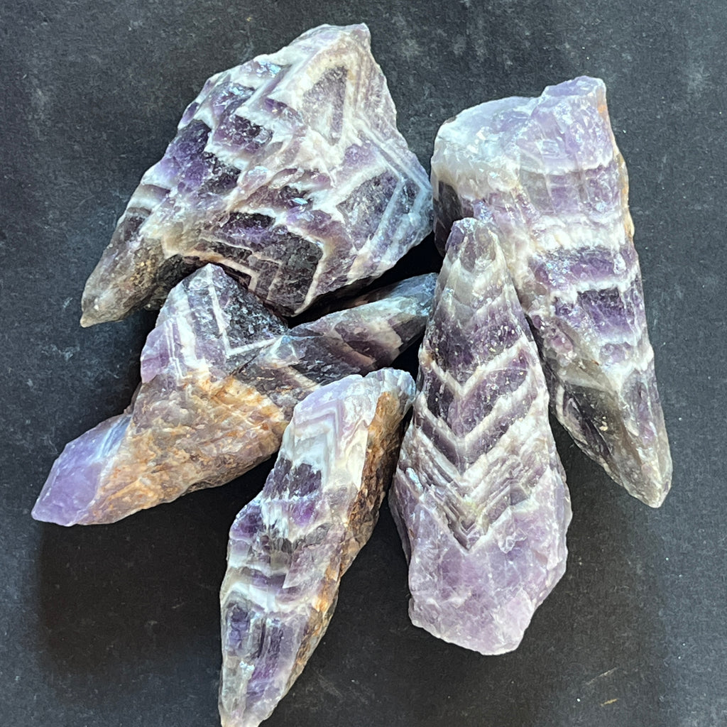 Ametist chevron piatra bruta/ varf, pietre semipretioase - druzy.ro 1 