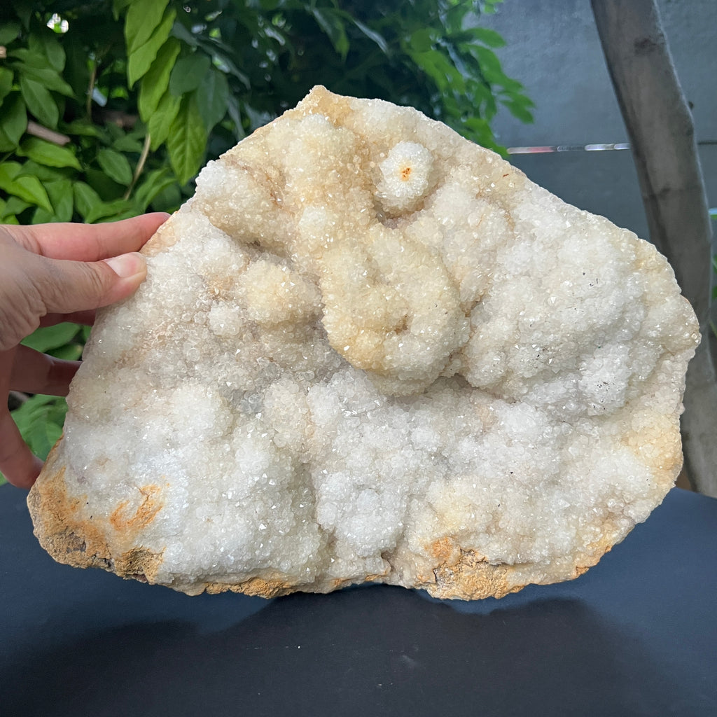 Cuarț botrioidal cu suprafață druzy – sculptură naturală în alb perlat -model 2, pietre semipretioase - druzy.ro 2 