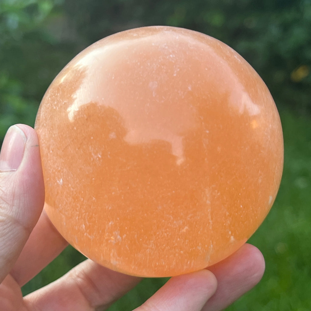 Sfera selenit portocaliu 7 cm, pietre semipretioase - druzy.ro 9 