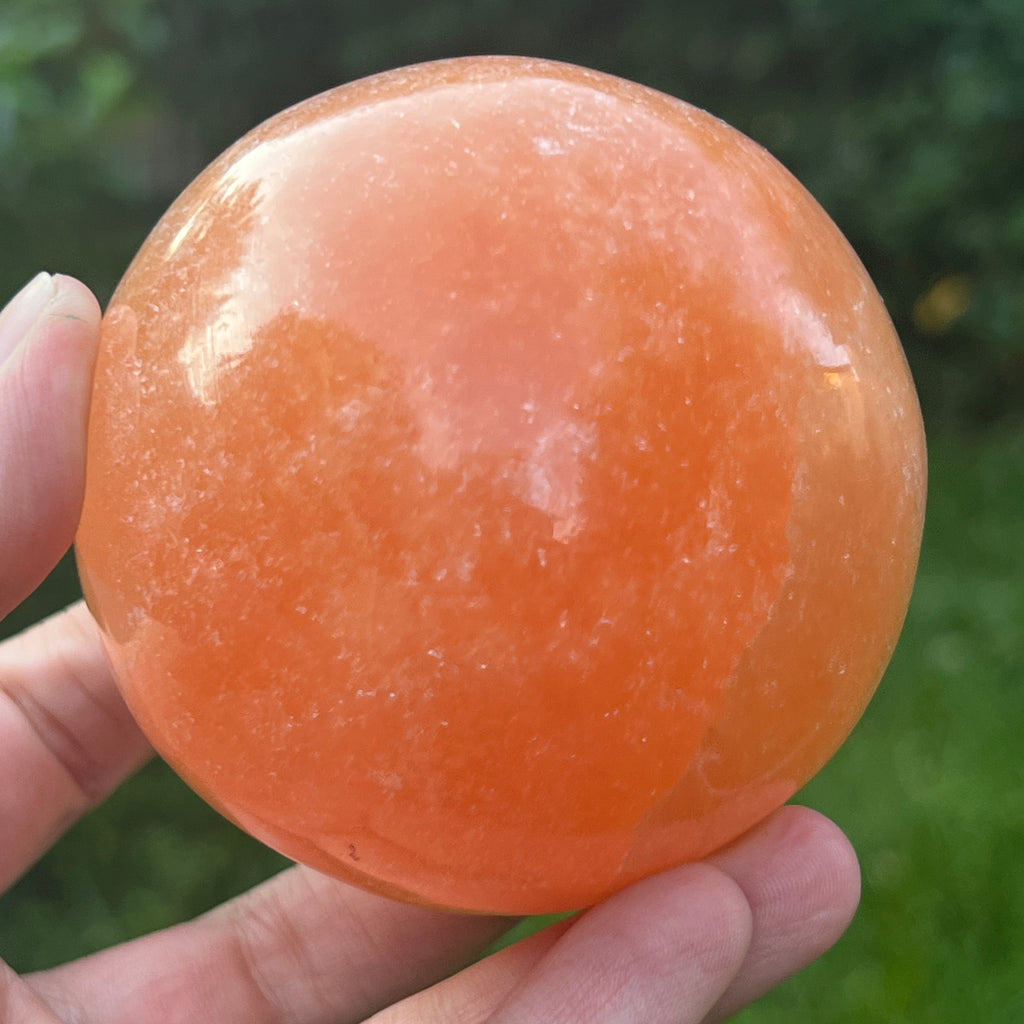 Sfera selenit portocaliu 7 cm, pietre semipretioase - druzy.ro 2 