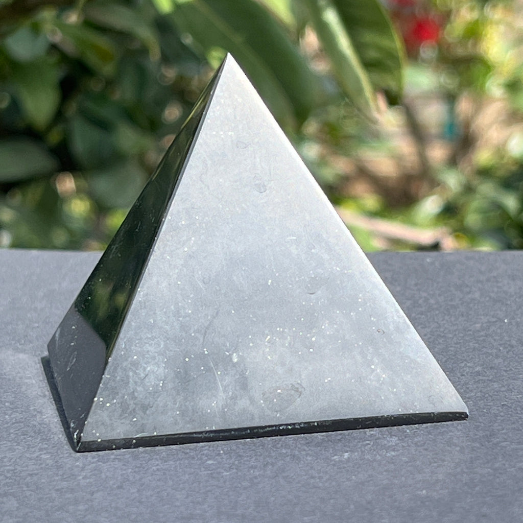 Piramida onix negru 6-7 cm, pietre semipretioase - druzy.ro 2 