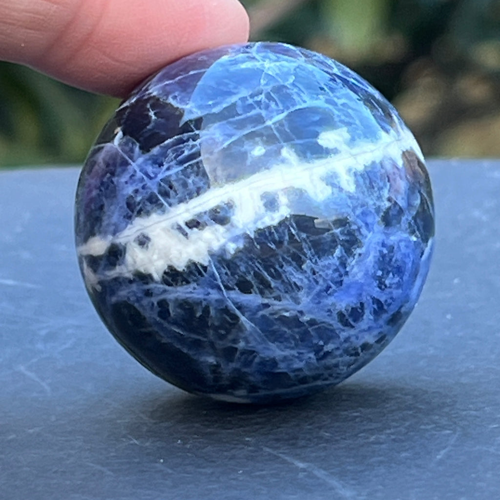 Sodalit sfera model 2, pietre semipretioase - druzy.ro 2 