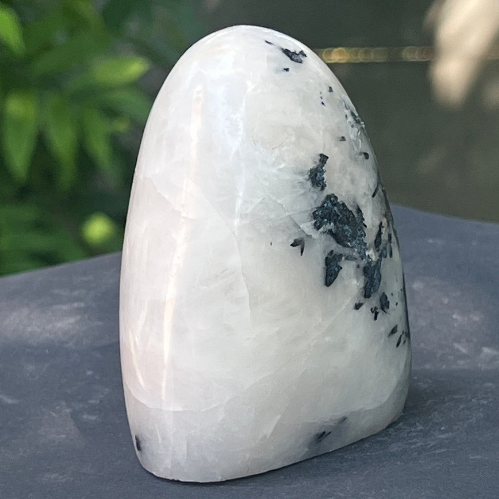 Sculptura turmalină neagră cu piatra lunii forma libera | Model 1, pietre semipretioase - druzy.ro 7 