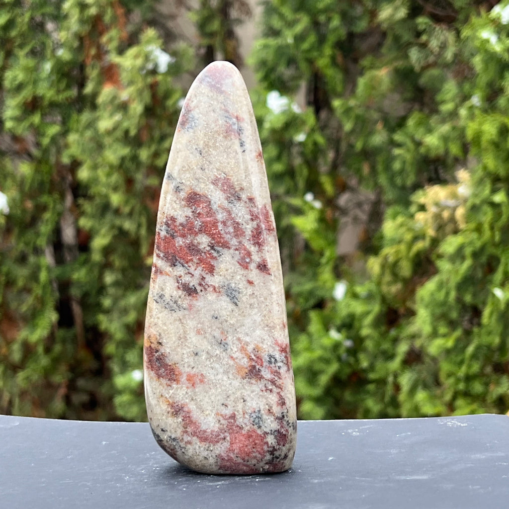 Piatra soarelui in jasp forma libera model 1 din Madagascar, druzy.ro, cristale 3