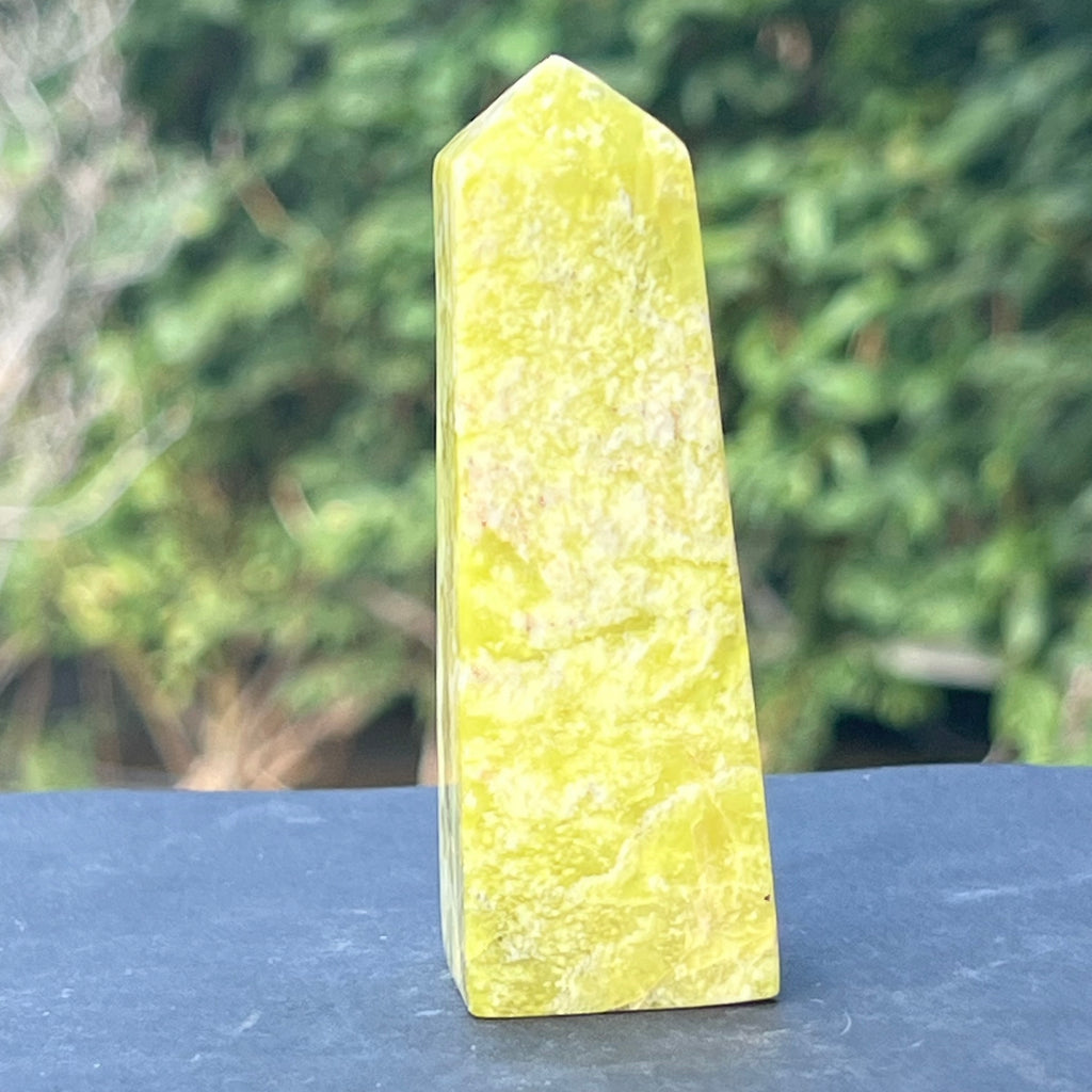 Turn/obelisc serpentin galben 8.5 cm model 4, druzy.ro, cristale 2