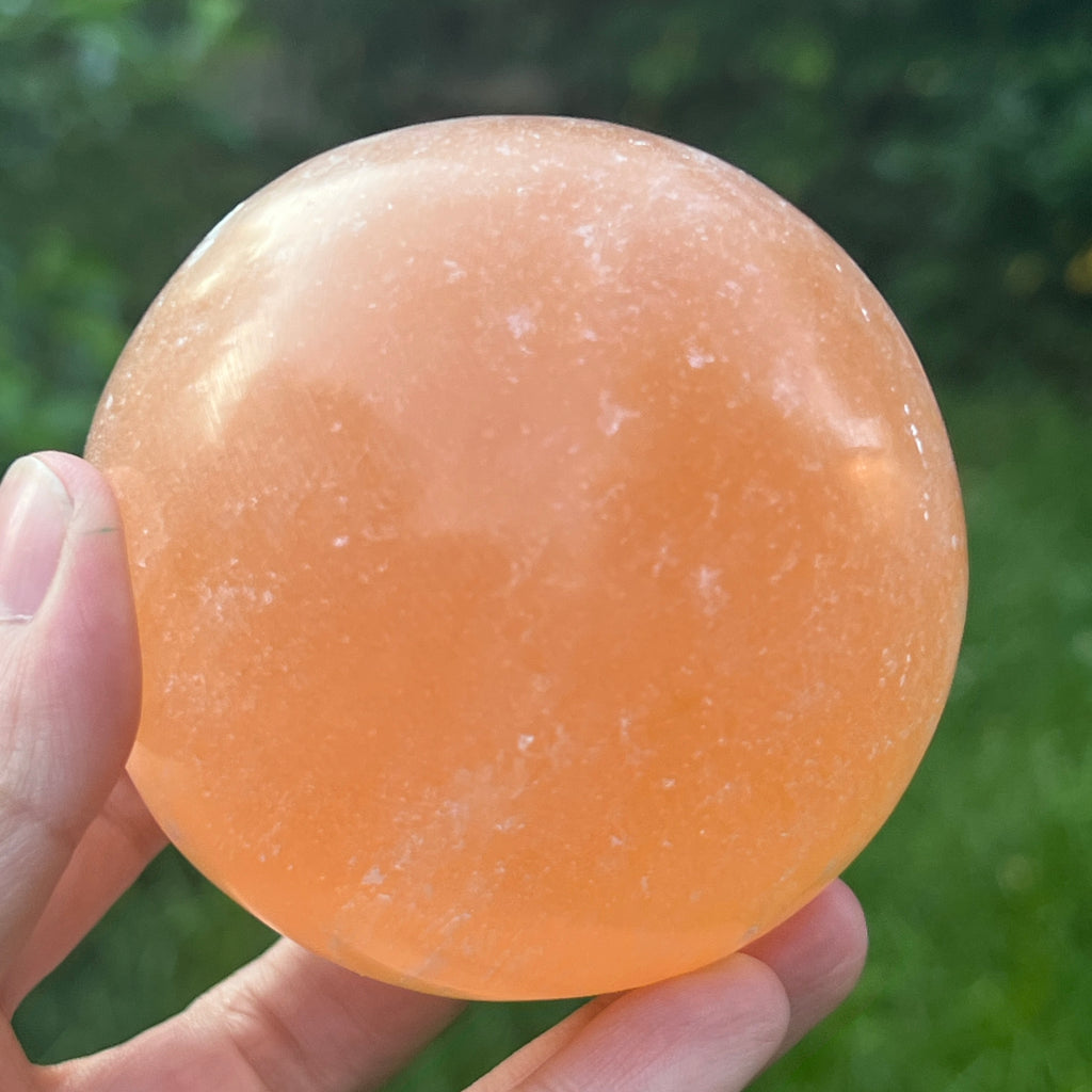 Sfera selenit portocaliu 7 cm, pietre semipretioase - druzy.ro 3 