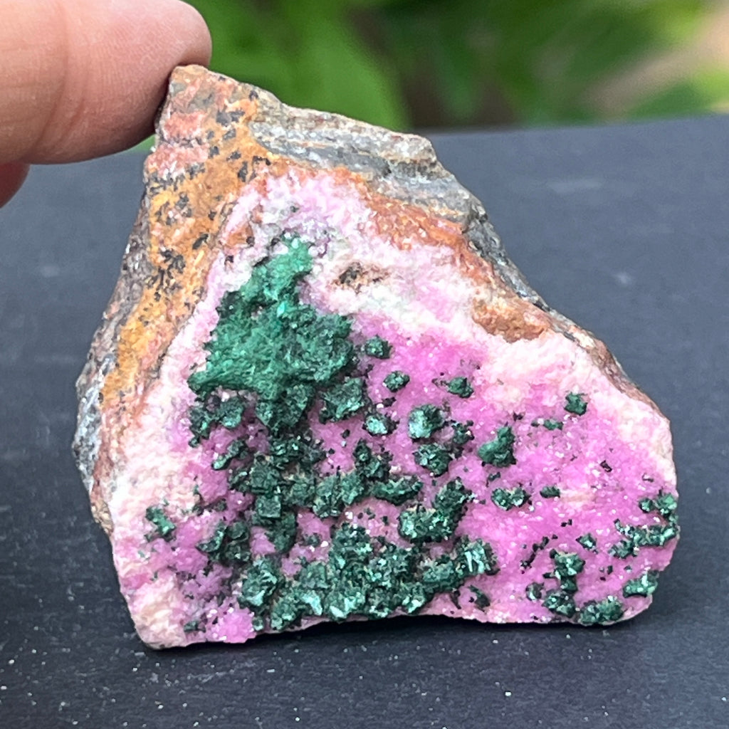 Dolomit roz Salrose insertii malachit piatra bruta m23, pietre semipretioase - druzy.ro 1 