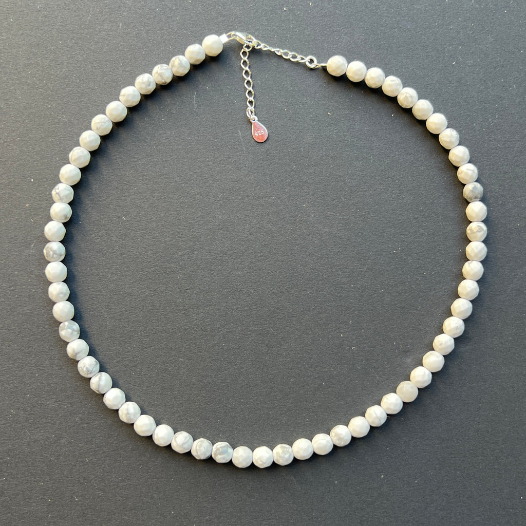 Colier howlit alb Whisper #106, pietre semipretioase - druzy.ro 2 
