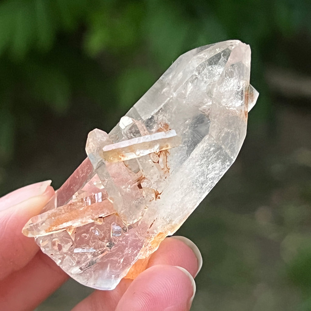 Cristal de cuarț cu incluziuni de goethit brun-portocaliu | Model 11, pietre semipretioase - druzy.ro 2 