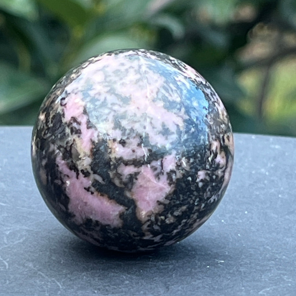 Sfera rodonit Madagascar model 3, pietre semipretioase - druzy.ro 6 