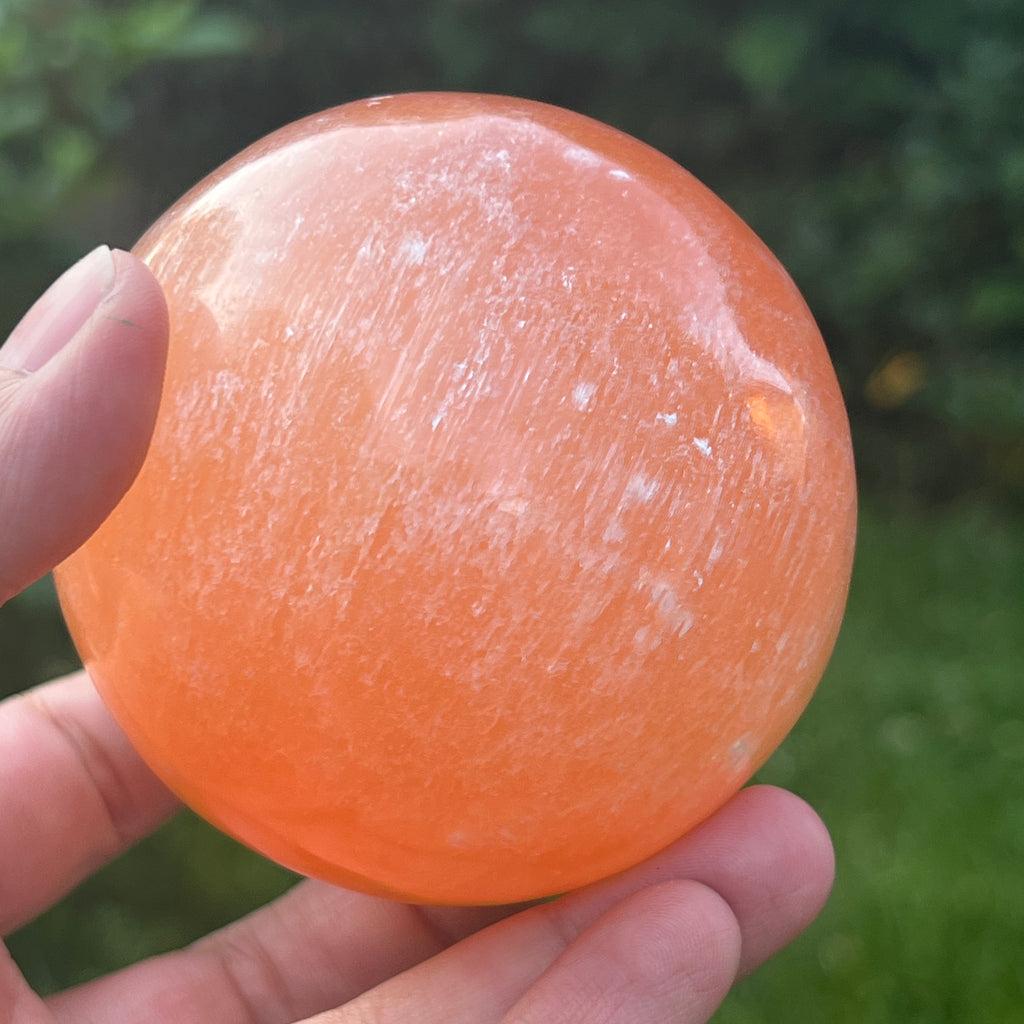 Sfera selenit portocaliu 7 cm, pietre semipretioase - druzy.ro 6 