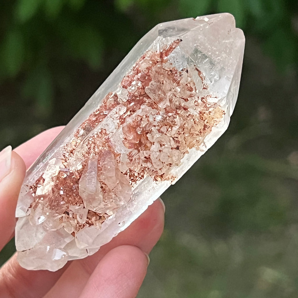 Cristal de cuarț cu incluziuni de goethit brun-portocaliu | Model 9, pietre semipretioase - druzy.ro 10 