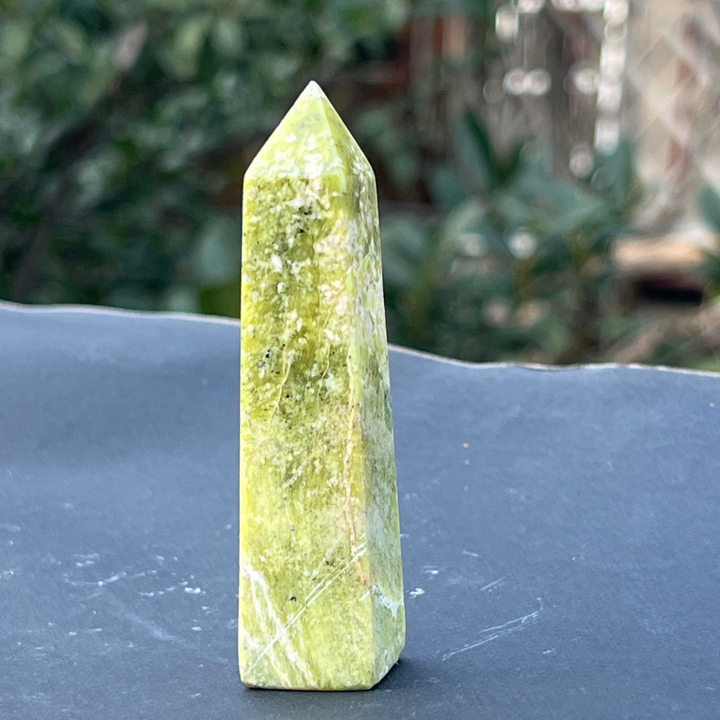 Turn/obelisc serpentin galben model 5, pietre semipretioase - druzy.ro 2 