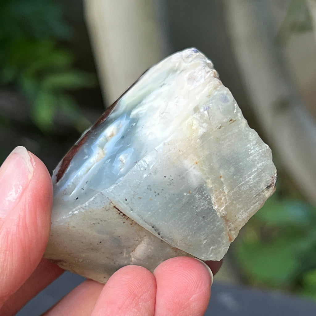 Piatra bruta polista pe o fata de calcedonie cu crom albastru-verzuie din Zimbabwe | Model 7, pietre semipretioase - druzy.ro 2 