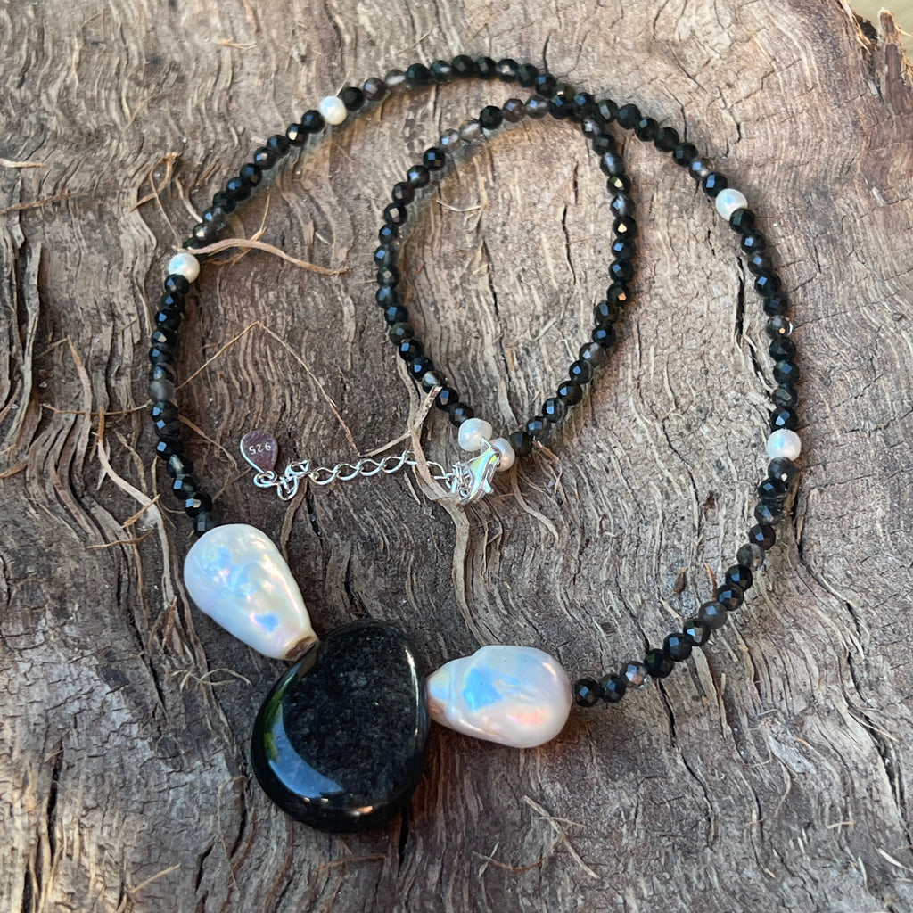 Colier obsidian argintiu si perle Shield of Silence#30, pietre semipretioase - druzy.ro 2 