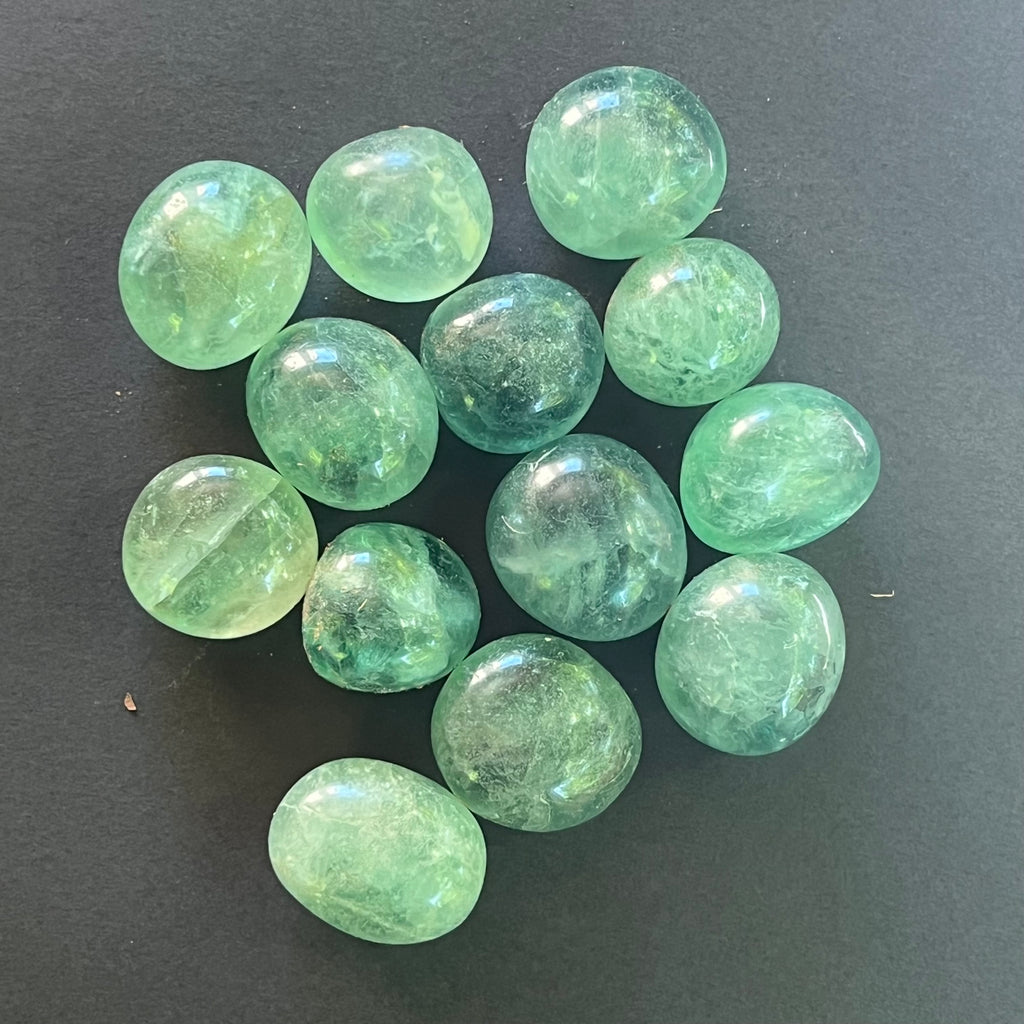 Fluorit verde AAA piatra rulata mini, druzy.ro, pietre semipretioase 1