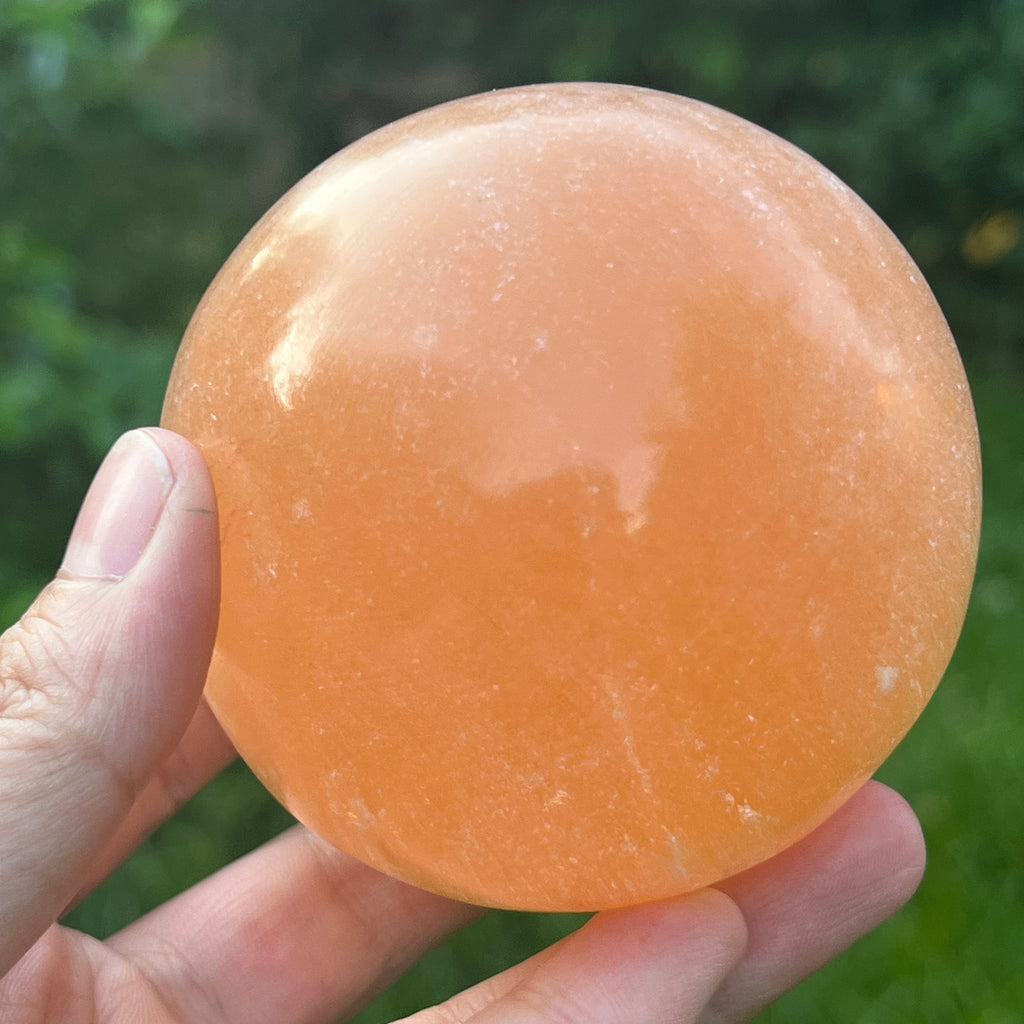 Sfera selenit portocaliu 7 cm, pietre semipretioase - druzy.ro 4 