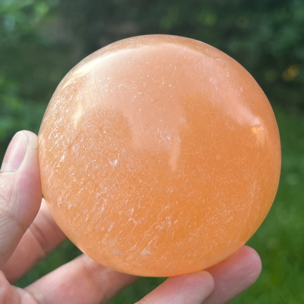 Sfera selenit portocaliu 7 cm, pietre semipretioase - druzy.ro 11 