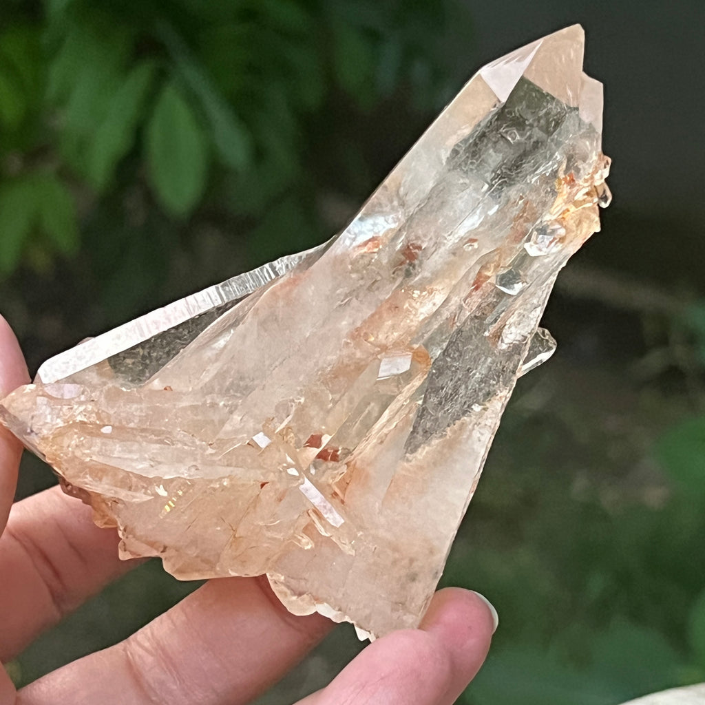 Cristal de cuarț cu incluziuni de goethit brun-portocaliu | Model 8, pietre semipretioase - druzy.ro 10 
