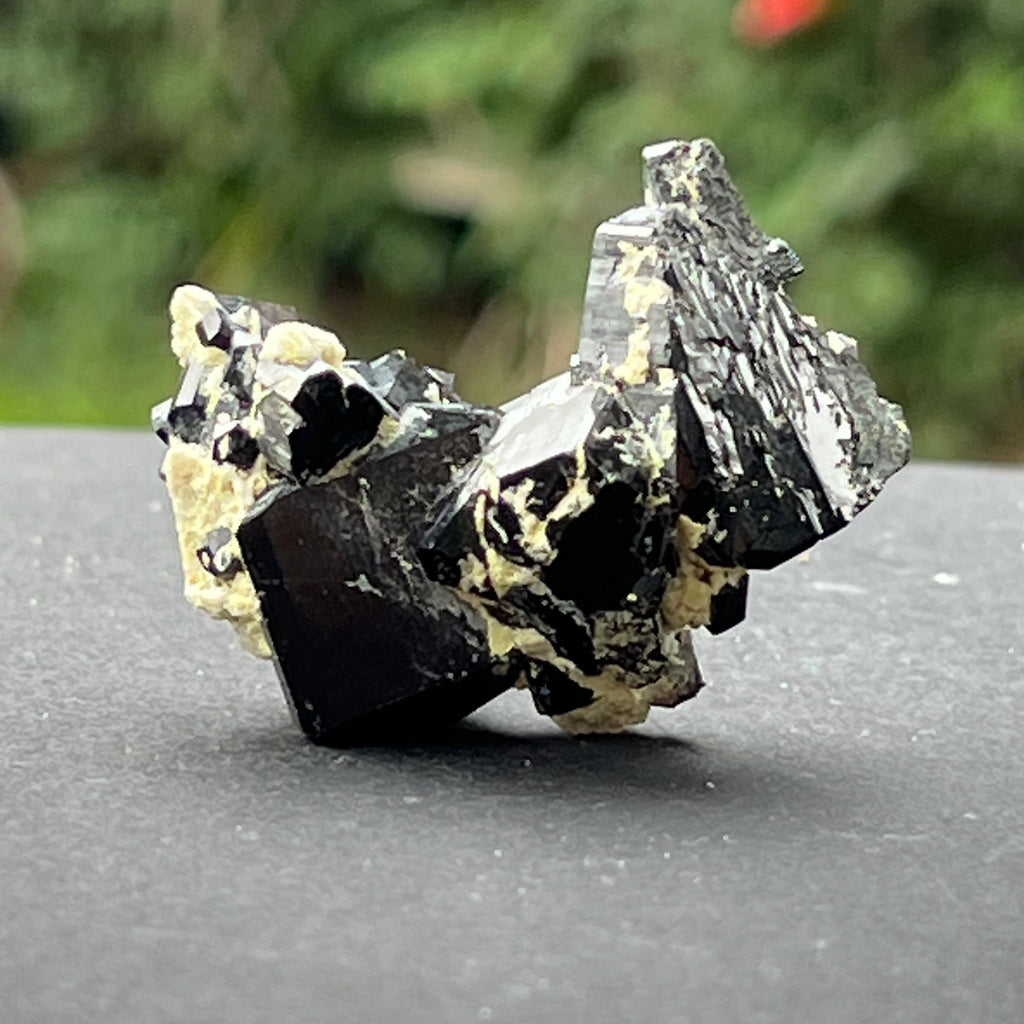 Turmalina neagra bruta m10, druzy.ro, cristale 3
