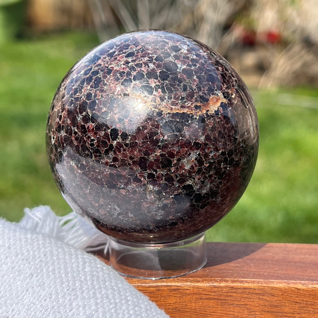 Granat rosu sfera m1, druzy.ro, cristale 3