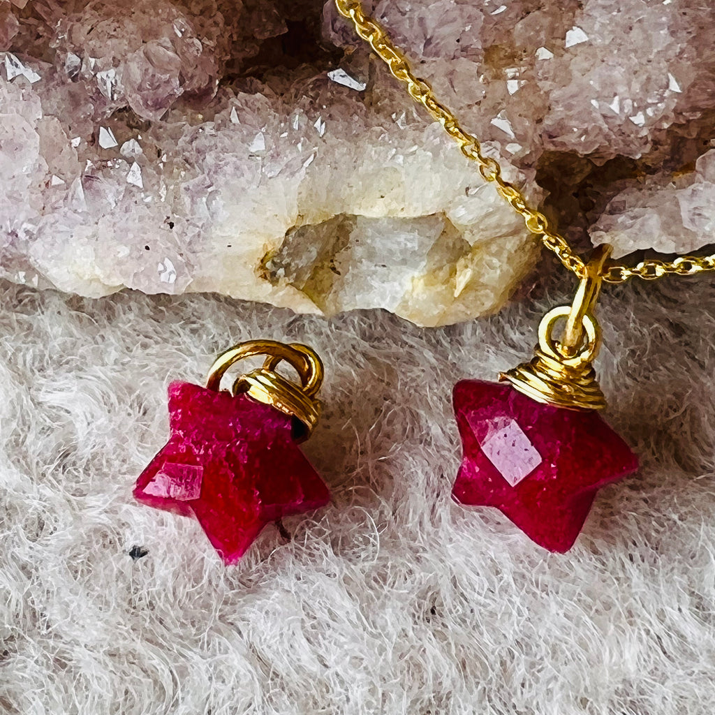 Pandantiv steluta mini ruby 1cm (optiune adaugare lantisor argint placat cu aur), druzy.ro, cristale 1